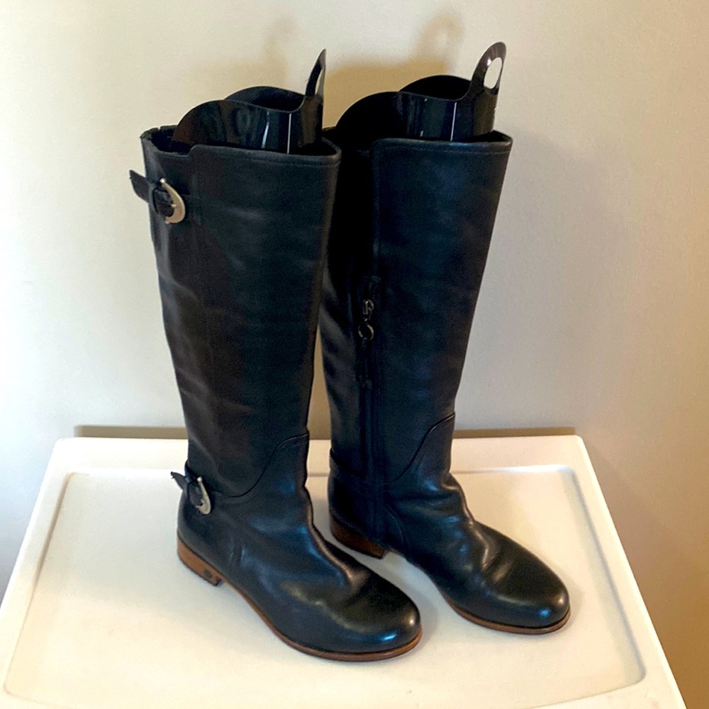UGG Amberlee Leather Tall Boot for Women. Size 6
